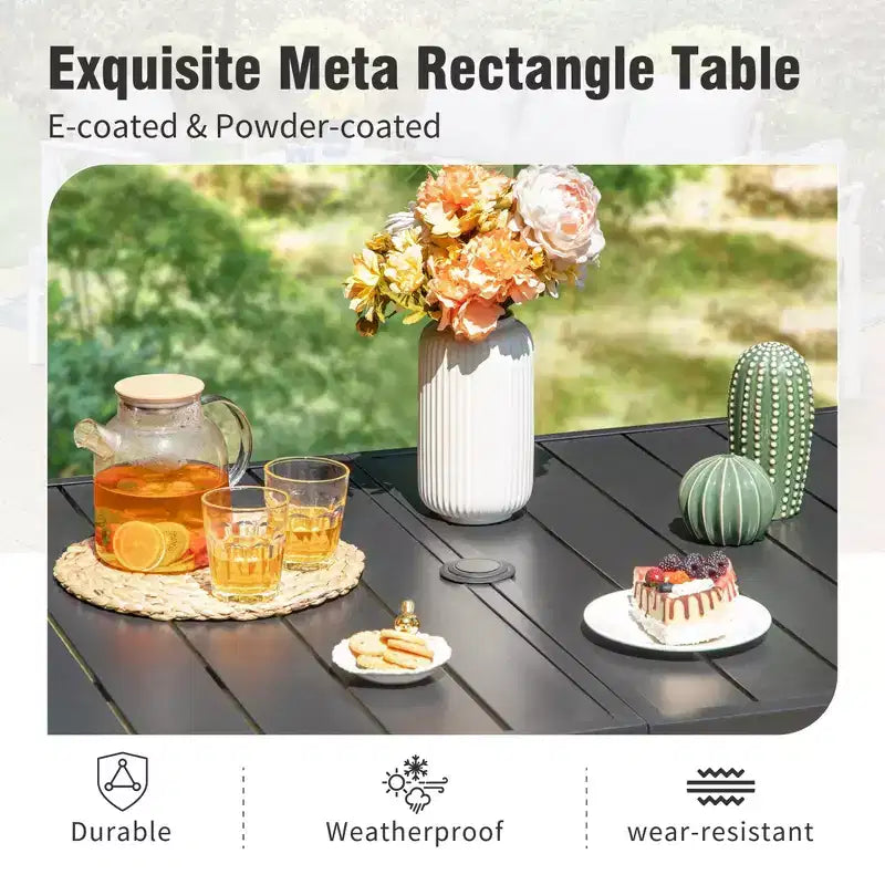Captiva Designs Tavolo da pranzo rettangolare in acciaio con piano a doghe e sedie in acciaio nere e ombrellone beige - 8 pezzi
