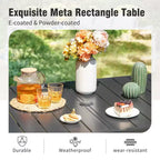 Captiva Designs Tavolo da pranzo rettangolare in acciaio con piano a doghe e sedie in acciaio nere e ombrellone beige - 8 pezzi