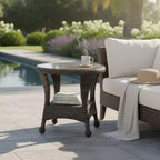 Tavolino da caffè rotondo Richmond in rattan color tartufo con piano in vetro temperato, 55,88 cm L x 55,88 cm P x 55,88 cm A