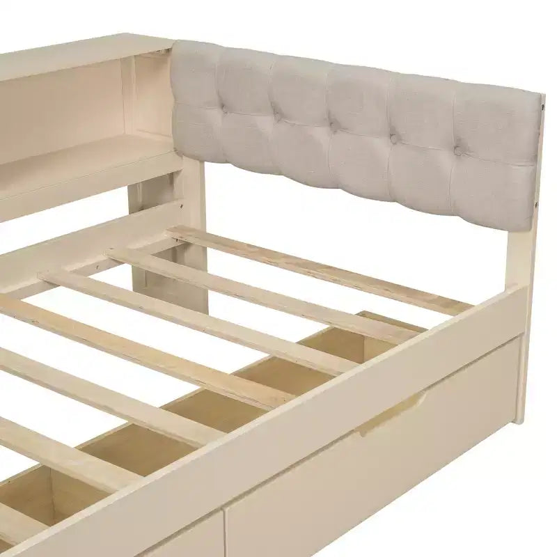 Letto a piattaforma con testiera a libreria angolare e cassetti, Struttura letto in legno con ricarica e testiera imbottita, Crema