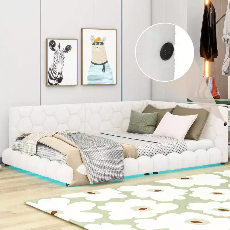 Letto imbottito a piattaforma, misura matrimoniale, con porte USB e cintura LED, struttura a divano letto angolare in tessuto Teddy in legno per soggiorno, camera da letto, bianco