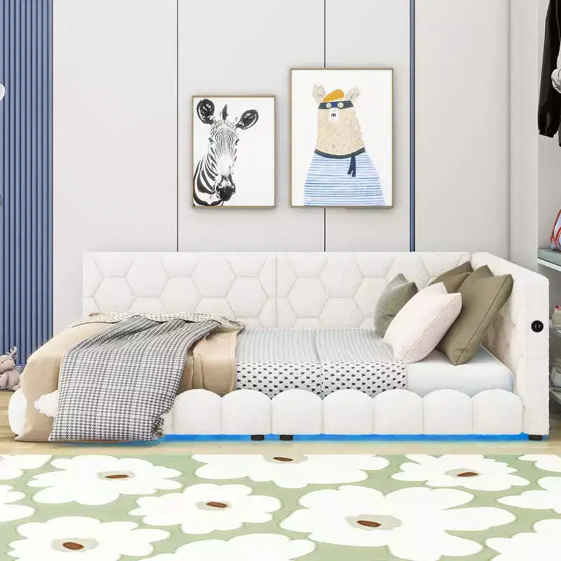 Letto imbottito a piattaforma, misura matrimoniale, con porte USB e cintura LED, struttura a divano letto angolare in tessuto Teddy in legno per soggiorno, camera da letto, bianco