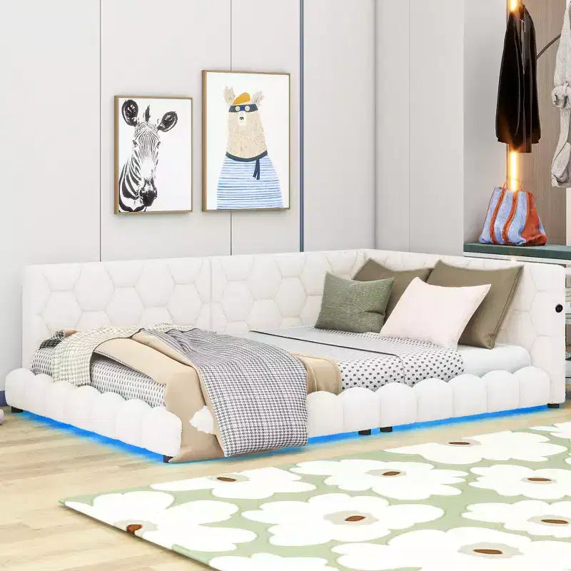 Letto imbottito a piattaforma, misura matrimoniale, con porte USB e cintura LED, struttura a divano letto angolare in tessuto Teddy in legno per soggiorno, camera da letto, bianco