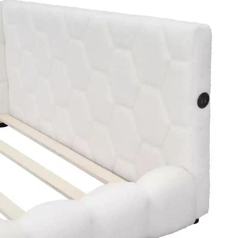 Letto imbottito a piattaforma, misura matrimoniale, con porte USB e cintura LED, struttura a divano letto angolare in tessuto Teddy in legno per soggiorno, camera da letto, bianco