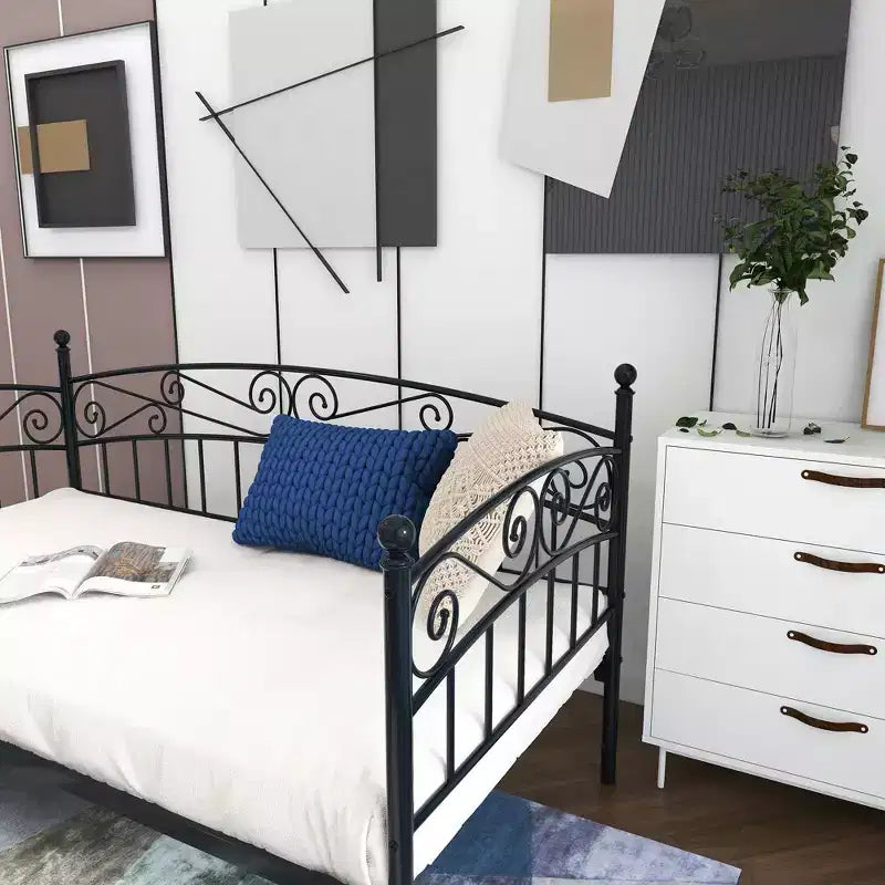 GDFStudio Flynn Letto da giorno in metallo moderno di metà secolo con testiera