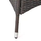 Tavolo da pranzo da esterno Okak Wicker con struttura in metallo resistente, tavolo da pranzo da patio con foro per ombrellone, tavolo da esterno per giardino, cortile, marrone