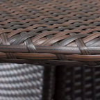 Tavolo da pranzo da esterno Okak Wicker con struttura in metallo resistente, tavolo da pranzo da patio con foro per ombrellone, tavolo da esterno per giardino, cortile, marrone