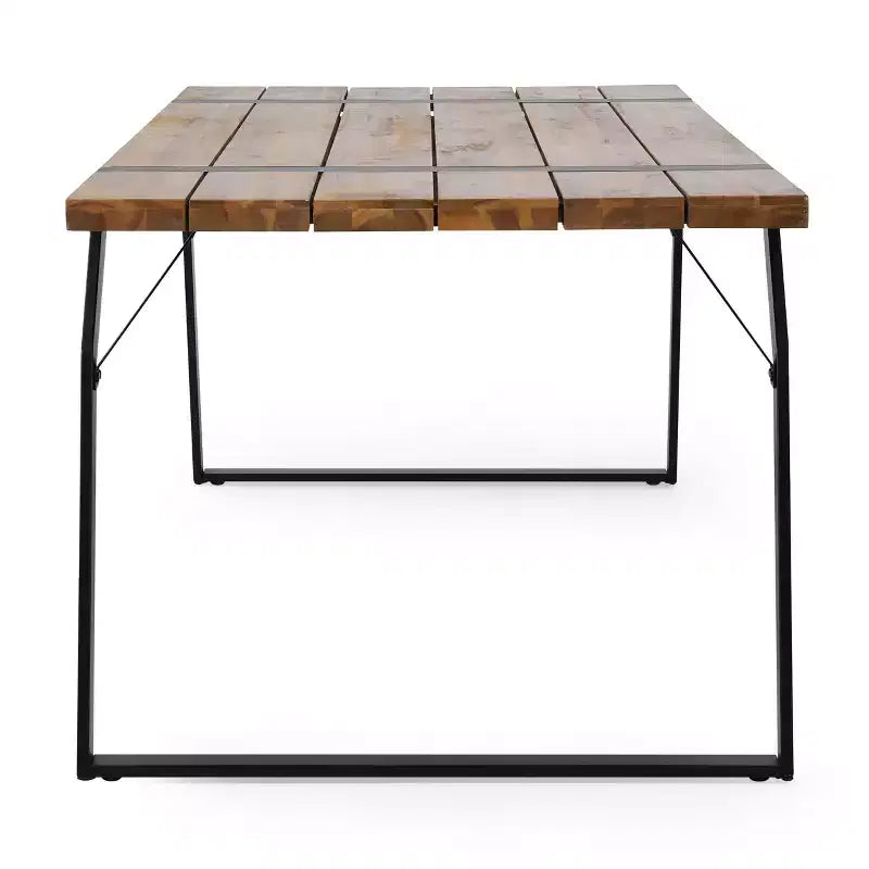 Tavolo da pranzo da esterno Okak Farmhouse con eleganti gambe in metallo, tavolo da pranzo per patio con piano in legno, tavolo da esterno per cortile, giardino, marrone