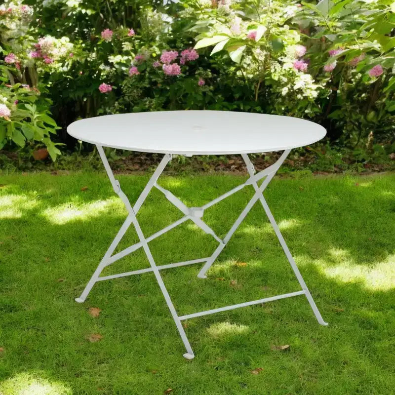 HomeRoots 36 Tavolo da Pranzo Pieghevole da Esterno in Alluminio Bianco Arrotondato con Foro per Ombrellone