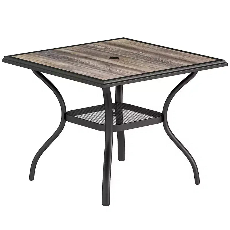 Tavolo da pranzo da esterno Outsunny per 4 persone, tavolo da patio quadrato da 94 cm con foro per ombrellone, ripiano portaoggetti e piano in finto legno per giardino, cortile, terrazza, grigio