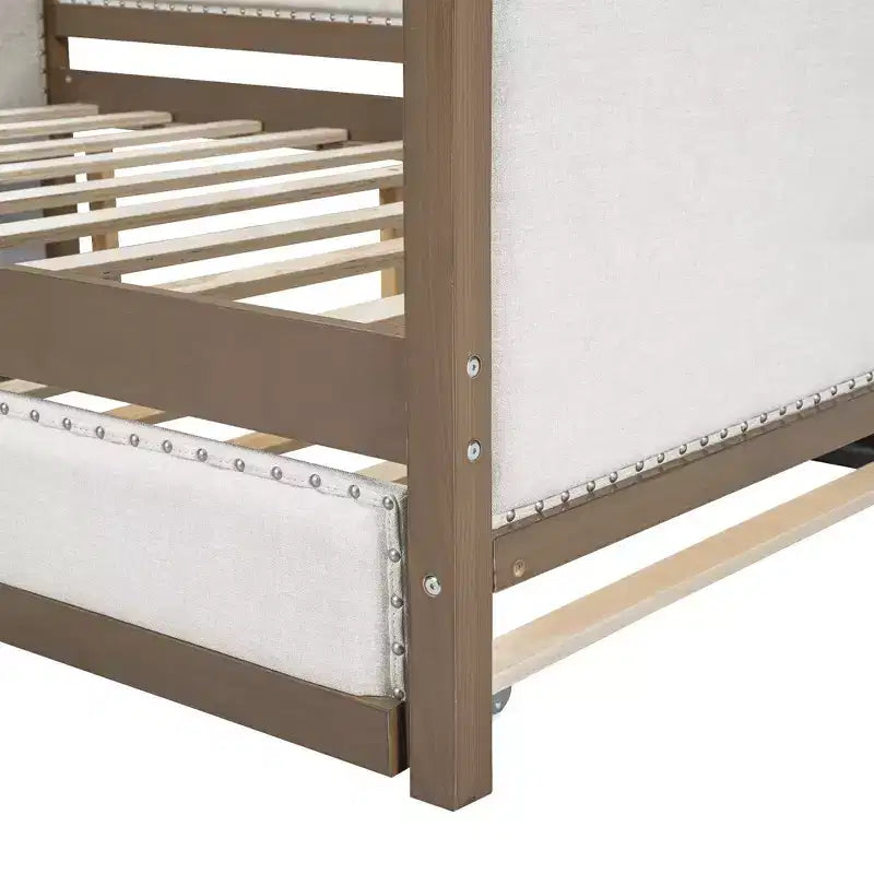 Letto a giorno matrimoniale imbottito in lino Luxystar con letto estraibile e decorazione borchiata, naturale+bianco
