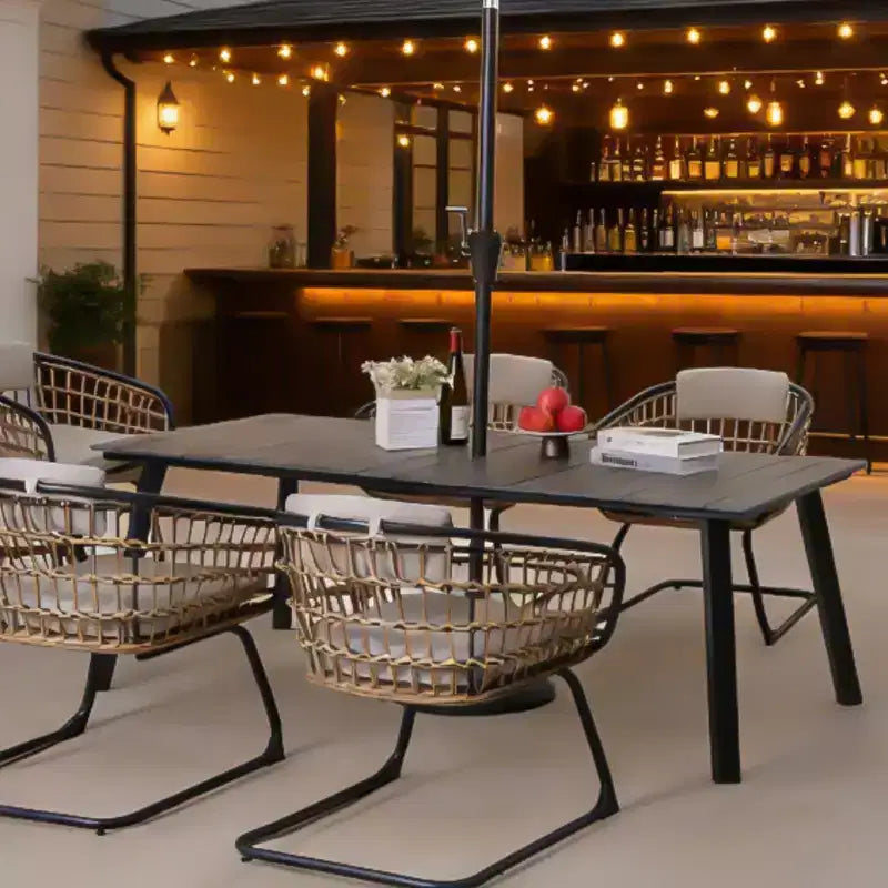 GDFStudio Harper - Tavolo da pranzo da esterno 70 in acciaio e HDPE con foro per ombrellone