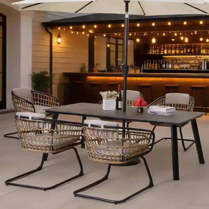 GDFStudio Harper - Tavolo da pranzo da esterno 70 in acciaio e HDPE con foro per ombrellone