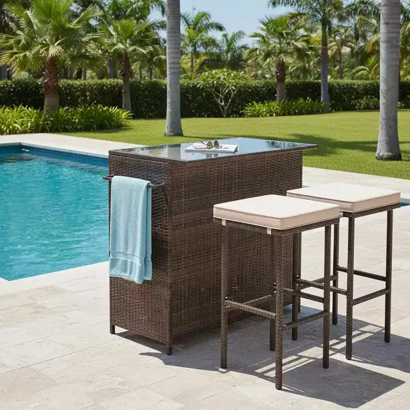 Gymax Set da Bar 3 Pezzi per Esterni Tavolo Rettangolare da 39" con 2 Sgabelli Imbottiti Morbidi Cuscini Rimovibili Piano in Vetro Temperato e 2 Ripiani Portaoggetti Beige/Rosso