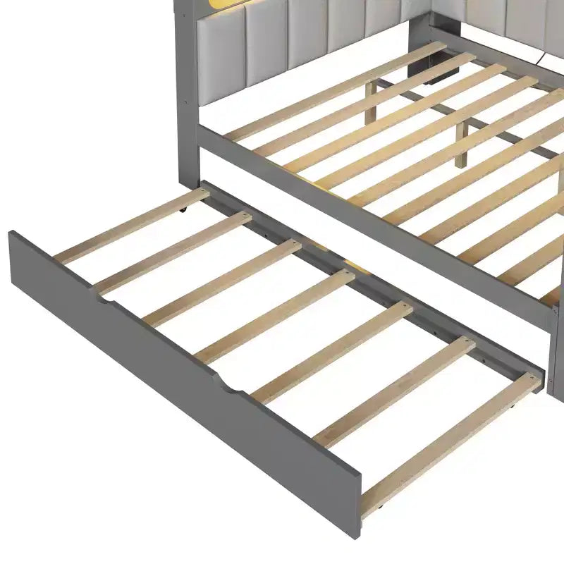 Letto a giorno angolare full size con ripiani contenitori e letto estraibile, letto angolare in legno con stazione di ricarica e luce LED, scrivania e testiera e schienale imbottiti