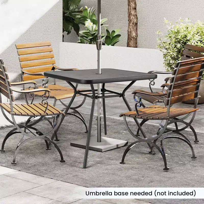 Tavolo da pranzo da esterno Costway 32 con foro per ombrellone da 1,6 e coperchio, piano del tavolo in DPC per il giardino