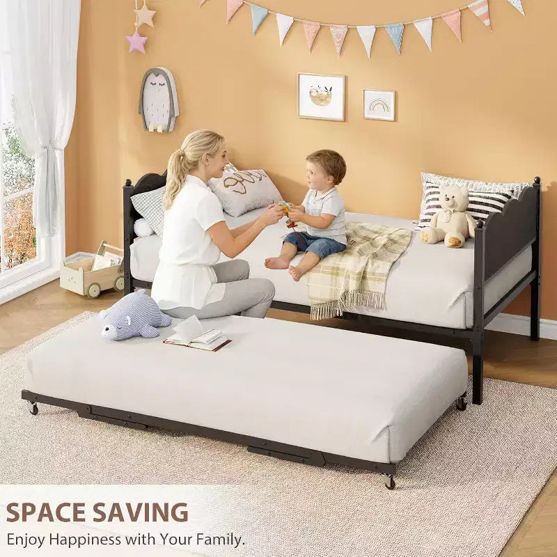 Daybed singolo con letto estraibile, struttura in metallo con testiera ondulata effetto legno, ruote bloccabili, divano letto salvaspazio, nessun box spring necessario