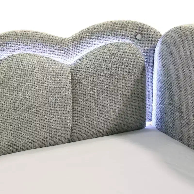 Divano letto moderno in legno imbottito con luci LED e letto estraibile Charlotte GDFStudio