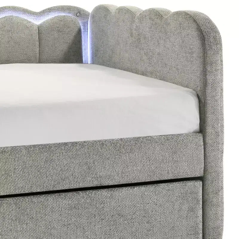 Divano letto moderno in legno imbottito con luci LED e letto estraibile Charlotte GDFStudio