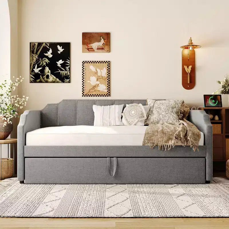 Letto a giorno imbottito ModernLuxe da una piazza a king size con letto estraibile a scomparsa e porte di ricarica USB, tessuto in lino, capacità 180 kg