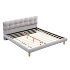 Letto a piattaforma imbottito in ciniglia grigia con testiera a biscotto, Full/Queen/King