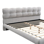 Letto a piattaforma imbottito in ciniglia grigia con testiera a biscotto, Full/Queen/King