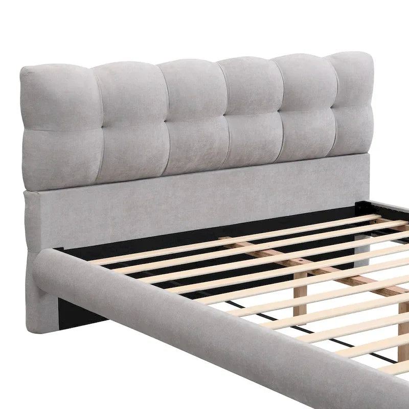 Letto a piattaforma imbottito in ciniglia grigia con testiera a biscotto, Full/Queen/King