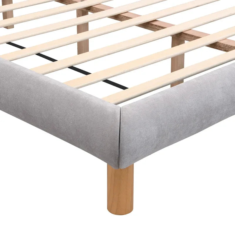 Letto a piattaforma imbottito in ciniglia grigia con testiera a biscotto, Full/Queen/King