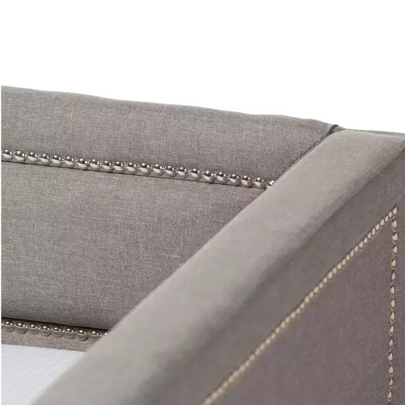 Baxton Studio Twin Raymond Divano letto moderno e contemporaneo in tessuto con borchie e letto estraibile per ospiti grigio: struttura in legno di gomma