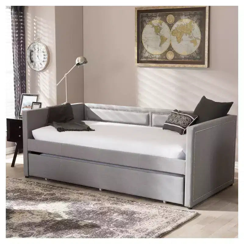 Baxton Studio Twin Raymond Divano letto moderno e contemporaneo in tessuto con borchie e letto estraibile per ospiti grigio: struttura in legno di gomma