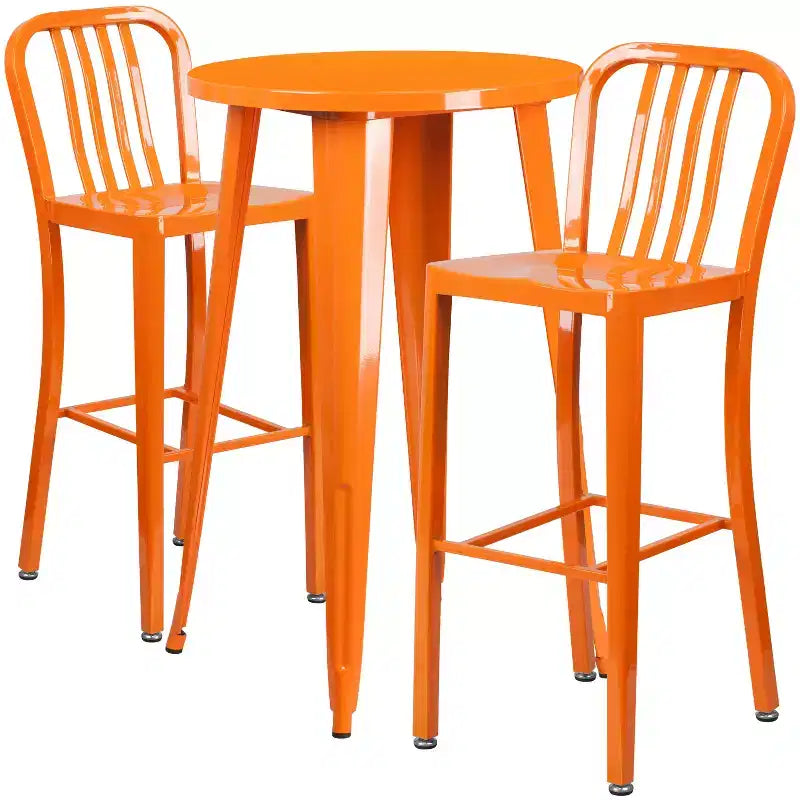 Set da tavolo da bar rotondo in metallo per interni ed esterni Flash Furniture di grado commerciale da 24 pollici con 2 sgabelli con schienale a doghe verticali