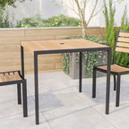 Tavolo da pranzo da patio Emma e Oliver 30 x 48 per tutte le stagioni in finto teak con struttura in acciaio - 4 posti a sedere