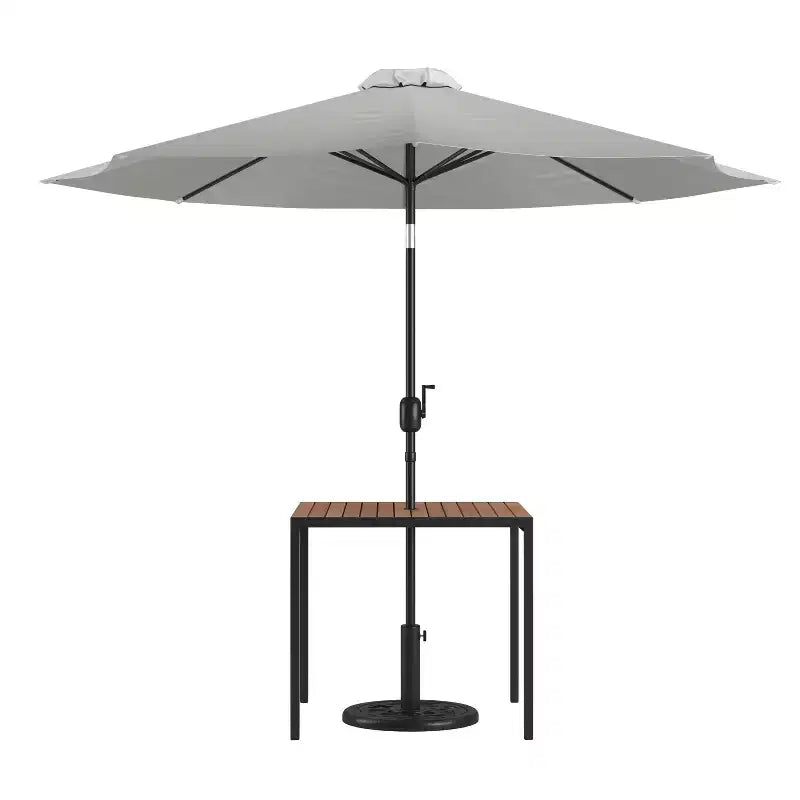 Set da tavolo da patio Emma and Oliver da 3 pezzi - Tavolo da pranzo in teak sintetico con foro per ombrellone e ombrellone con base zavorrata