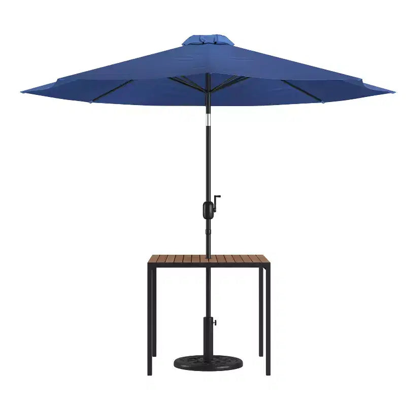 Merrick Lane - Tavolo da pranzo quadrato in finto teak da esterno con struttura in acciaio verniciato a polvere, ombrellone regolabile da 2,7 m e base