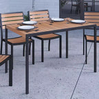 Tavolo da pranzo da esterno Merrick Lane 30 x 48 con piano a doghe in poli finto teak e telaio in acciaio verniciato a polvere
