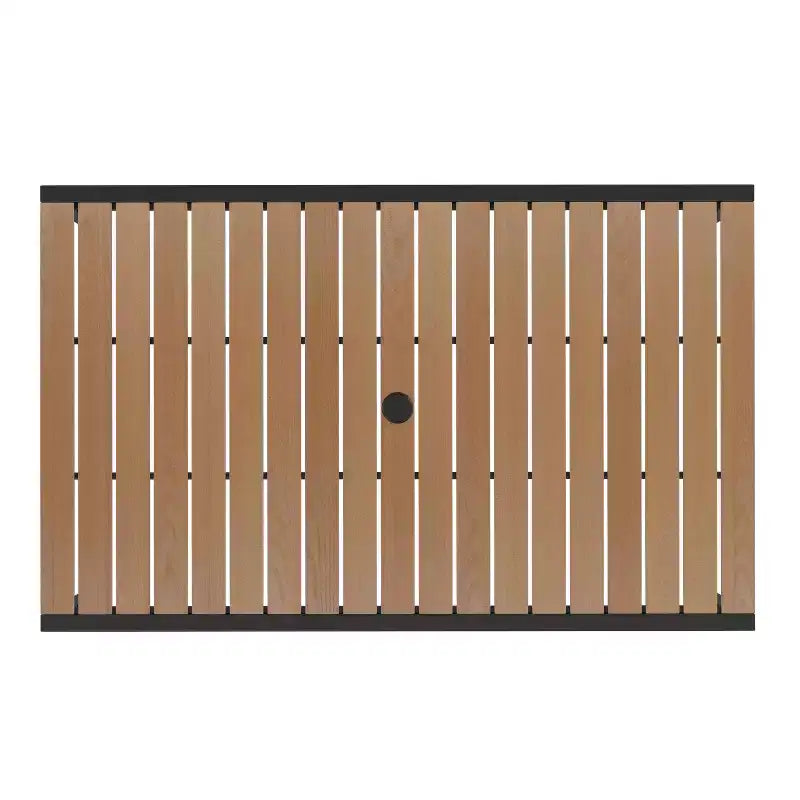 Tavolo da pranzo da esterno Merrick Lane 30 x 48 con piano a doghe in poli finto teak e telaio in acciaio verniciato a polvere