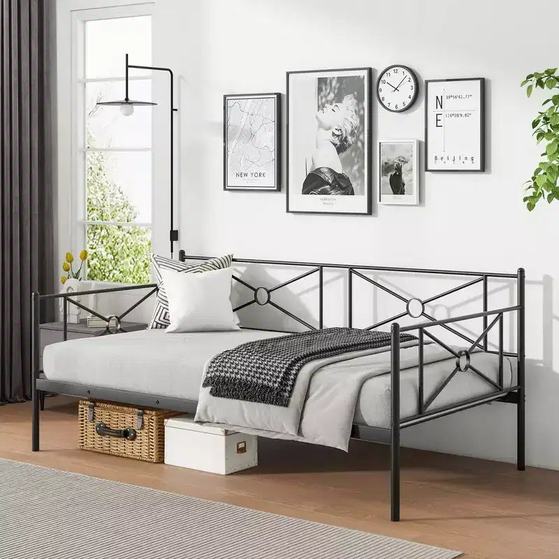 Costway Telaio Divano Letto Matrimoniale in Metallo con Doghe Classico Base Materasso Letto Divano Bianco\Nero