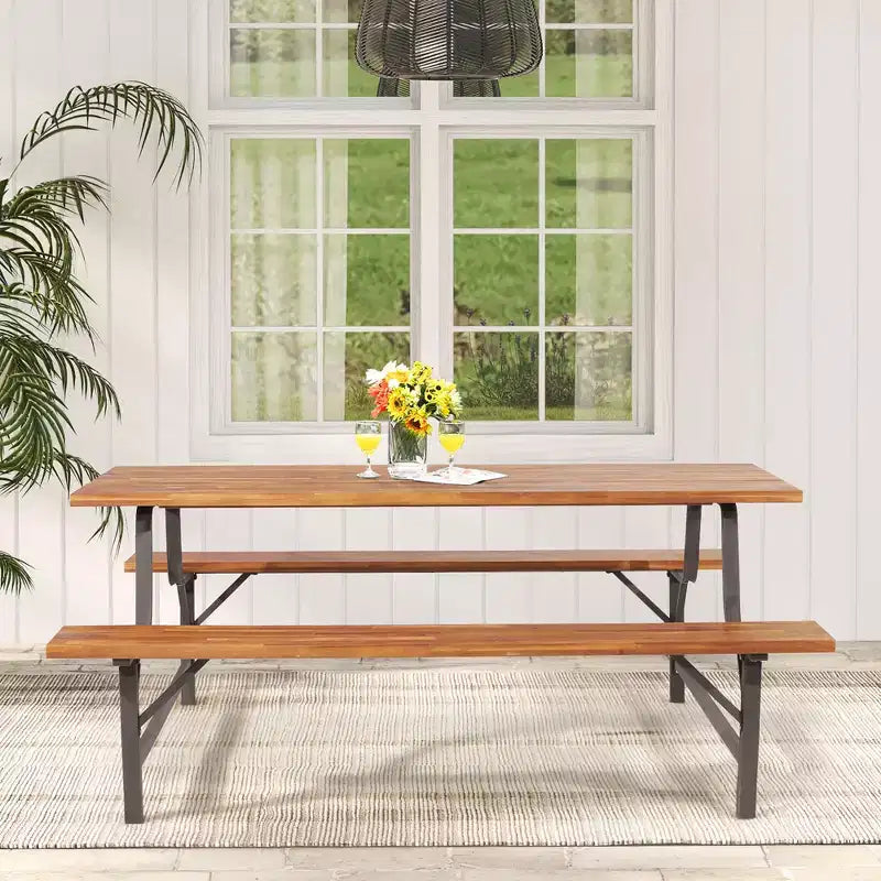 Set tavolo e panche da picnic da esterno in legno di acacia Costway con piano tavolo da 71'' e foro per ombrellone da 2''