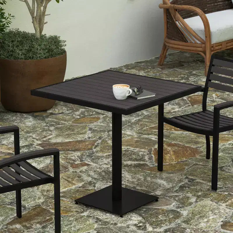 Tavolo da pranzo quadrato Merrick Lane per esterni da 30 pollici, resistente alle intemperie, con doghe in polietilene effetto teak e telaio in acciaio