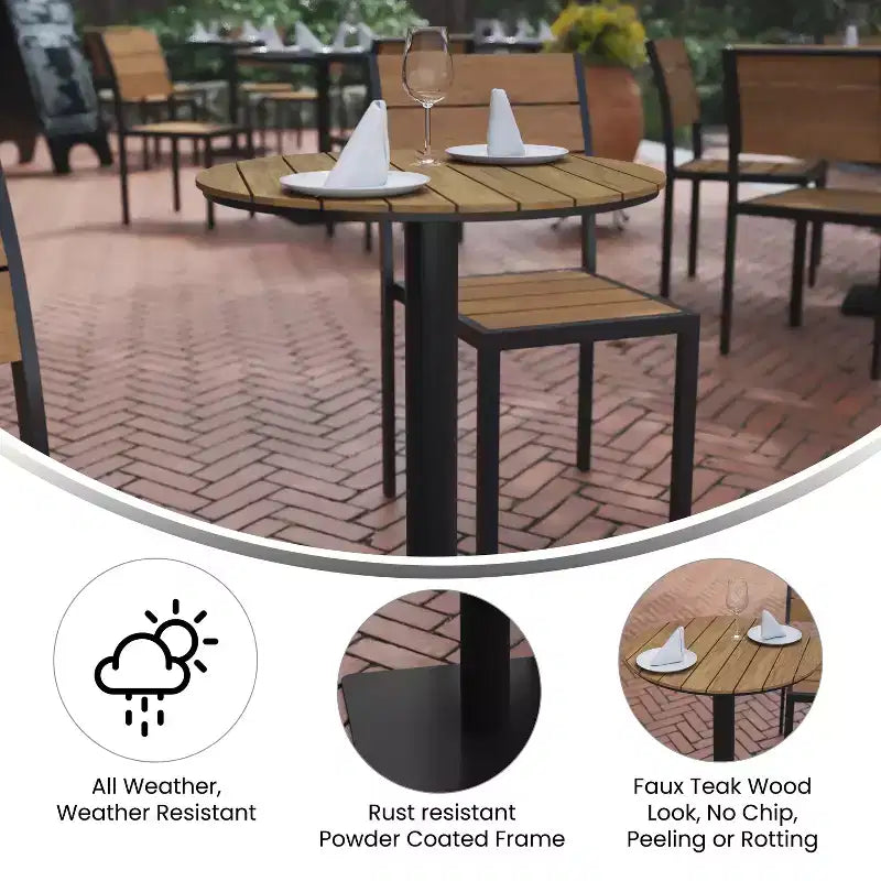 Tavolo da pranzo rotondo per esterni Emma e Oliver da 24" con doghe in polietilene effetto teak naturale e struttura in acciaio grigio
