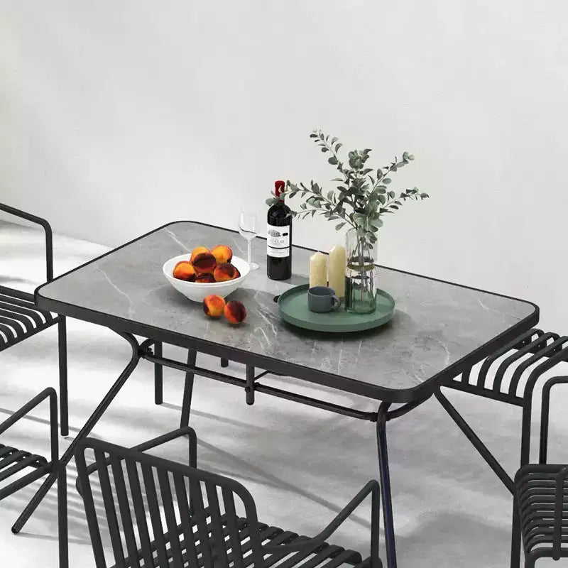 Tavolo da Pranzo Rettangolare da Esterno Costway 124,5 x 75 cm con Top Effetto Marmo e Foro per Ombrellone