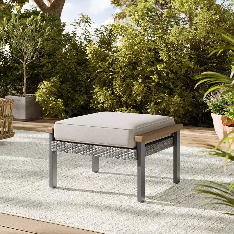 SONGMICS HOME Collezione Sencillo - Set di mobili da esterno da 8 pezzi 1 tavolino da caffè 2 tavolini piccoli 1 divanetto 2 poltrone lounge e 2 poggiapiedi Beige