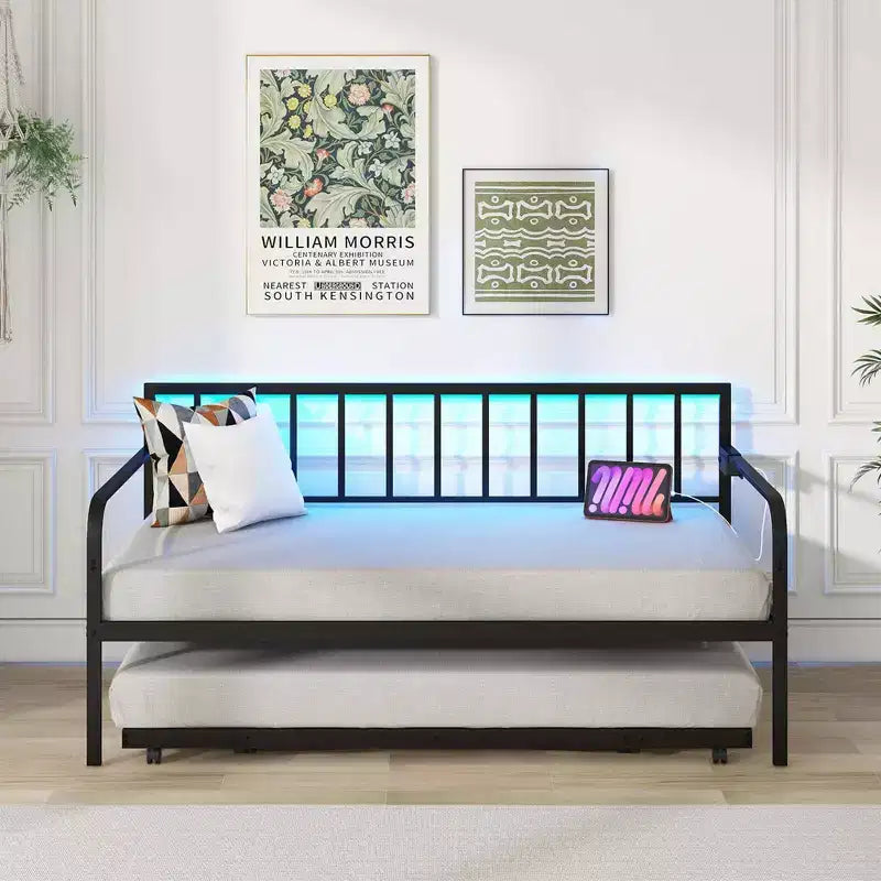 Struttura letto a giorno singola regolabile Costway con stazione di ricarica e luci LED