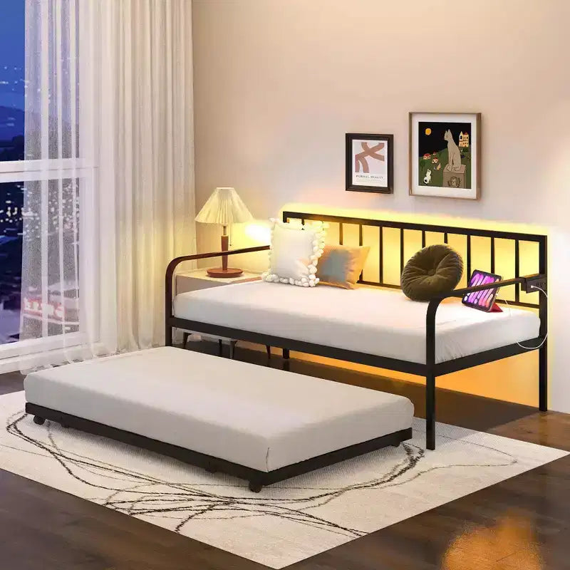 Struttura letto a giorno singola regolabile Costway con stazione di ricarica e luci LED