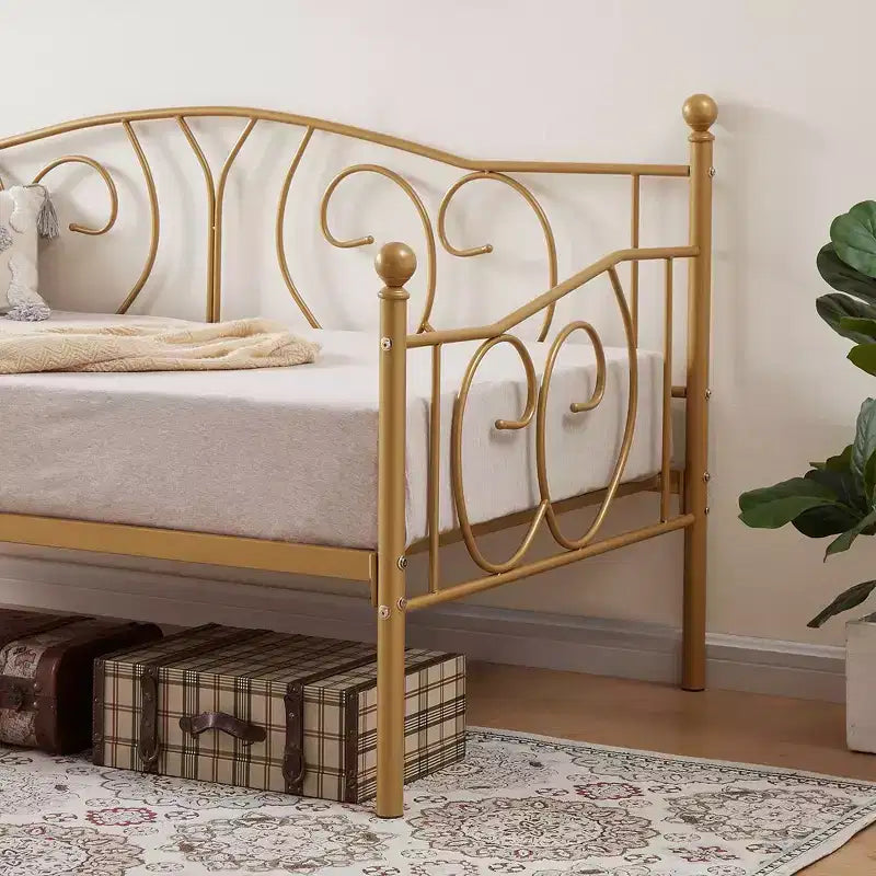 VECELO Struttura per letto a giorno matrimoniale in metallo, Divano letto con contenitore sotto, Facile da montare, Nessuna rete a molle necessaria