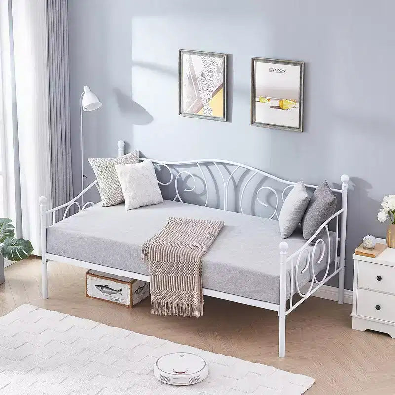 VECELO Struttura per letto a giorno matrimoniale in metallo, Divano letto con contenitore sotto, Facile da montare, Nessuna rete a molle necessaria